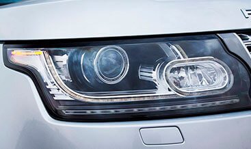 Adaptive Xenon headlights with
LED signature